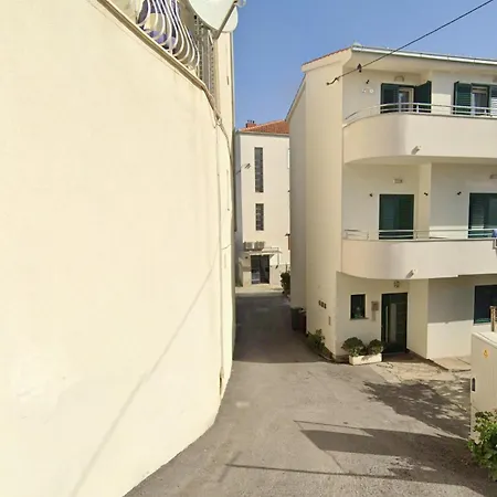 Aro Apartment *